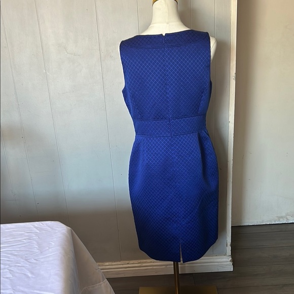 Chic Royal Blue Sleeveless Midi Dress - Picture 2 of 7